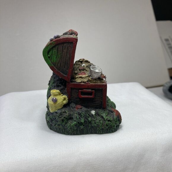 Top Fin Small Treasure Chest Aquarium Decoration Open w/ pearls, coins, weapons - Picture 4 of 10